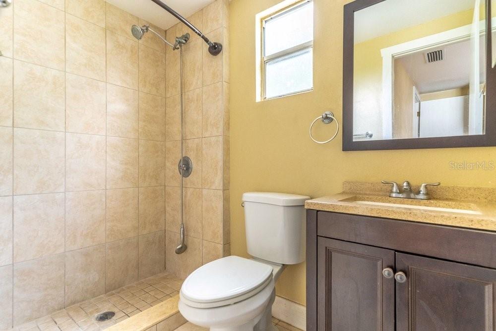 4QE | SUBURB ROYAL - Residential