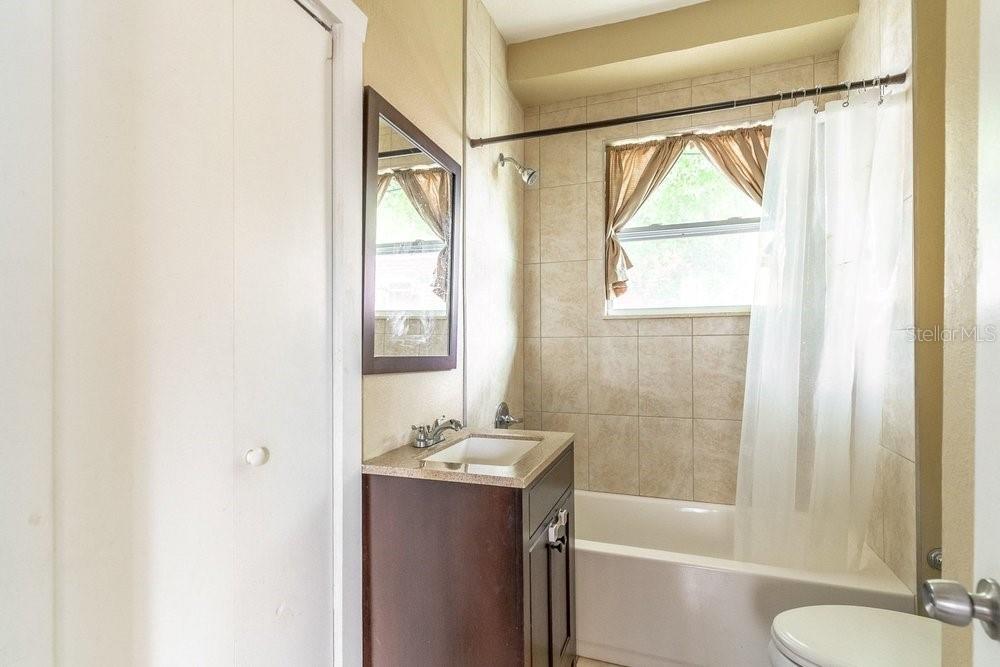 4QE | SUBURB ROYAL - Residential