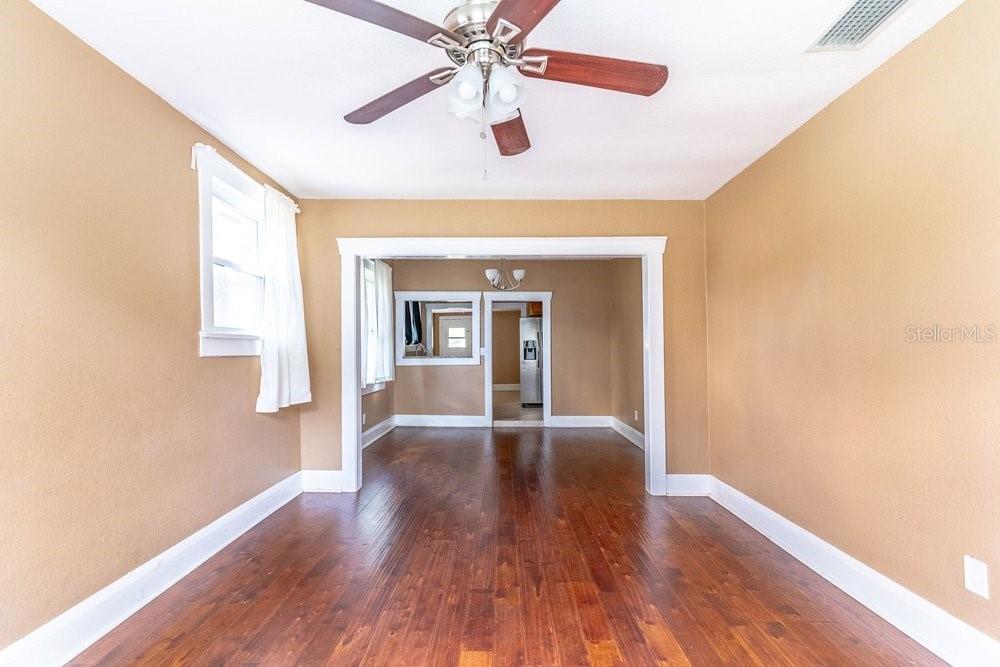 4QE | SUBURB ROYAL - Residential