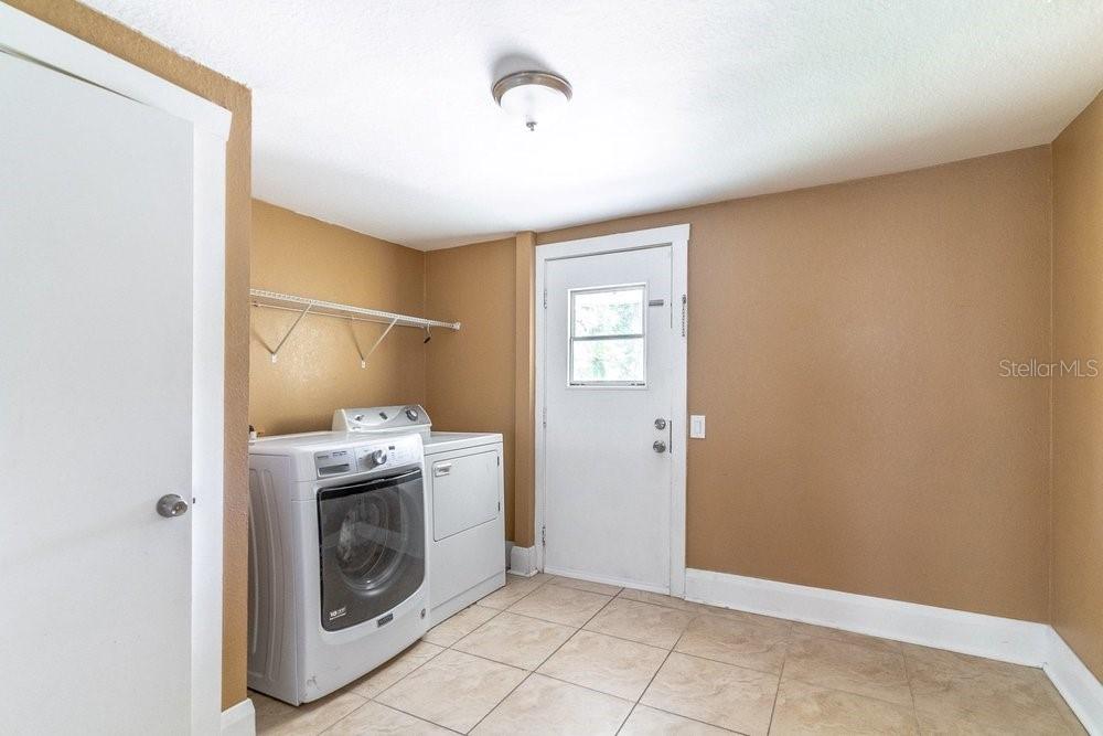 4QE | SUBURB ROYAL - Residential