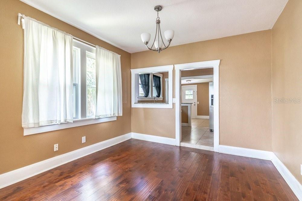 4QE | SUBURB ROYAL - Residential