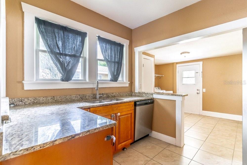 4QE | SUBURB ROYAL - Residential