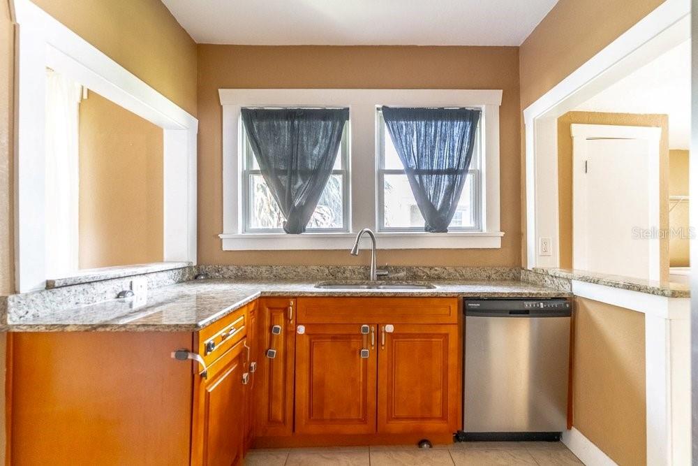 4QE | SUBURB ROYAL - Residential