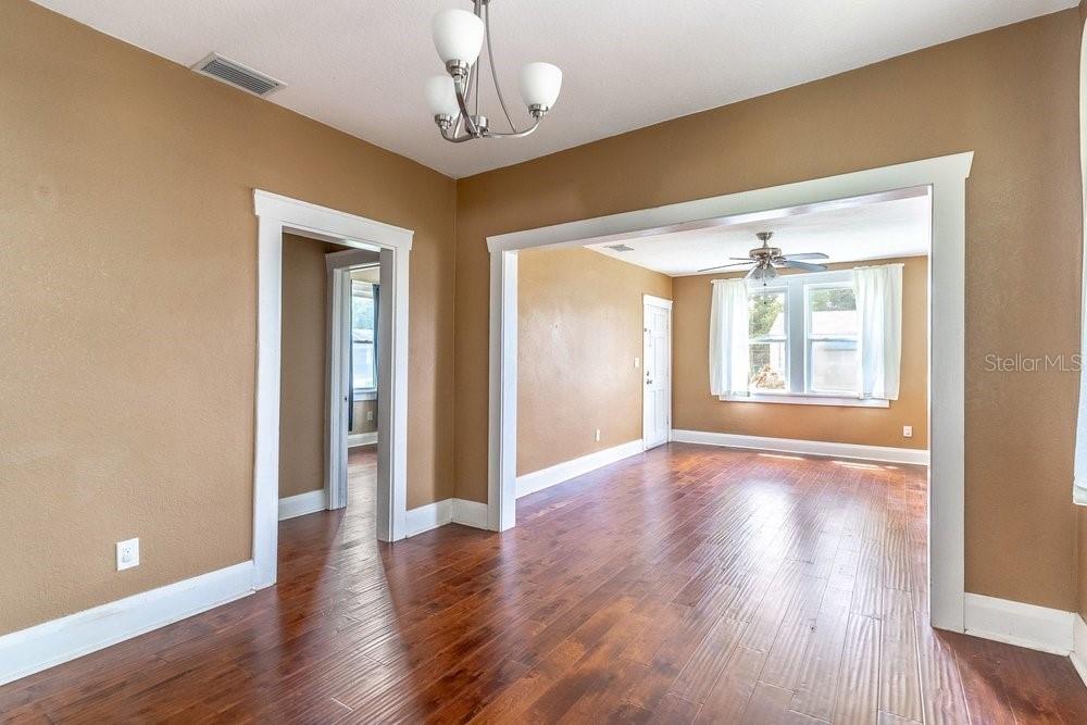 4QE | SUBURB ROYAL - Residential