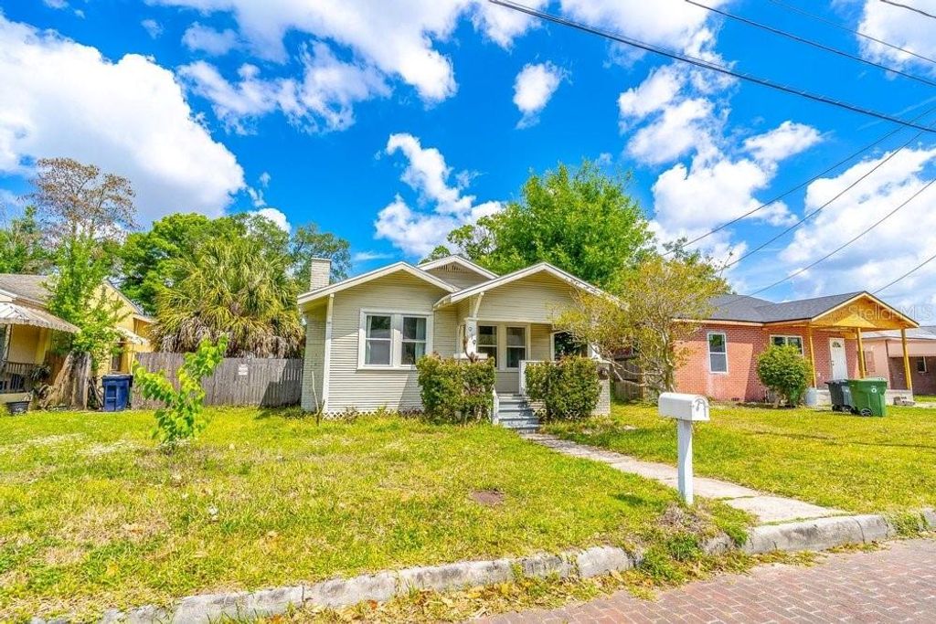 Photo of 919 W Plymouth Street, Tampa, FL 33603 (MLS # O6396308)