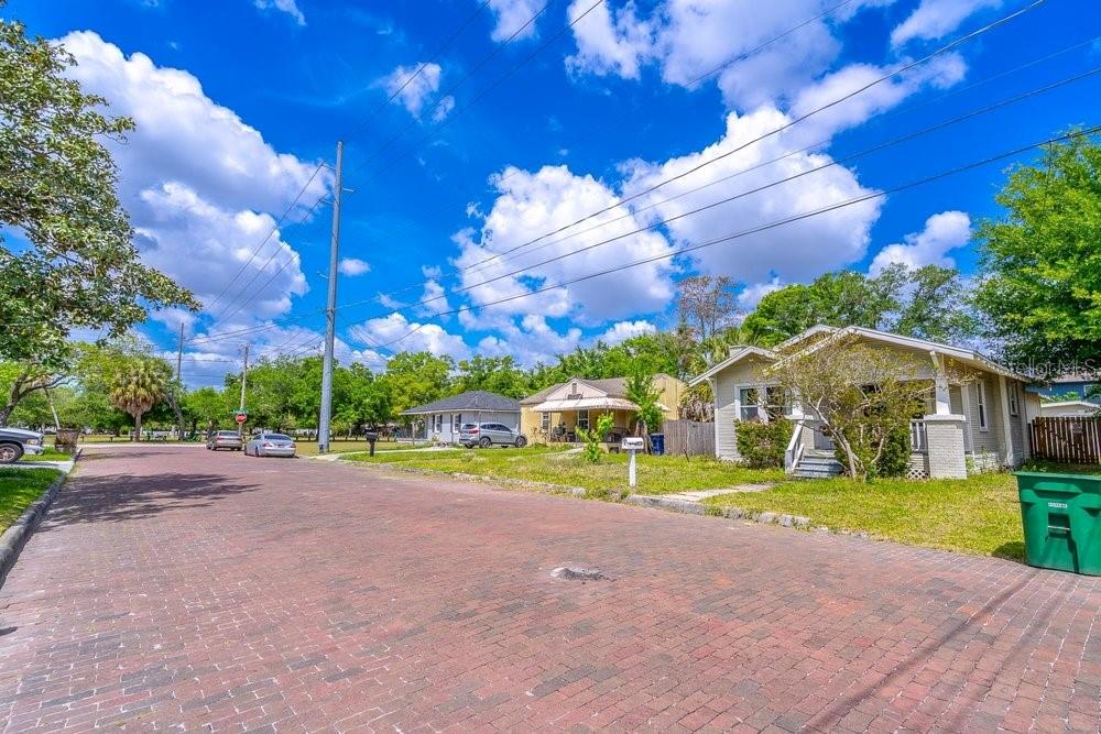 4QE | SUBURB ROYAL - Residential