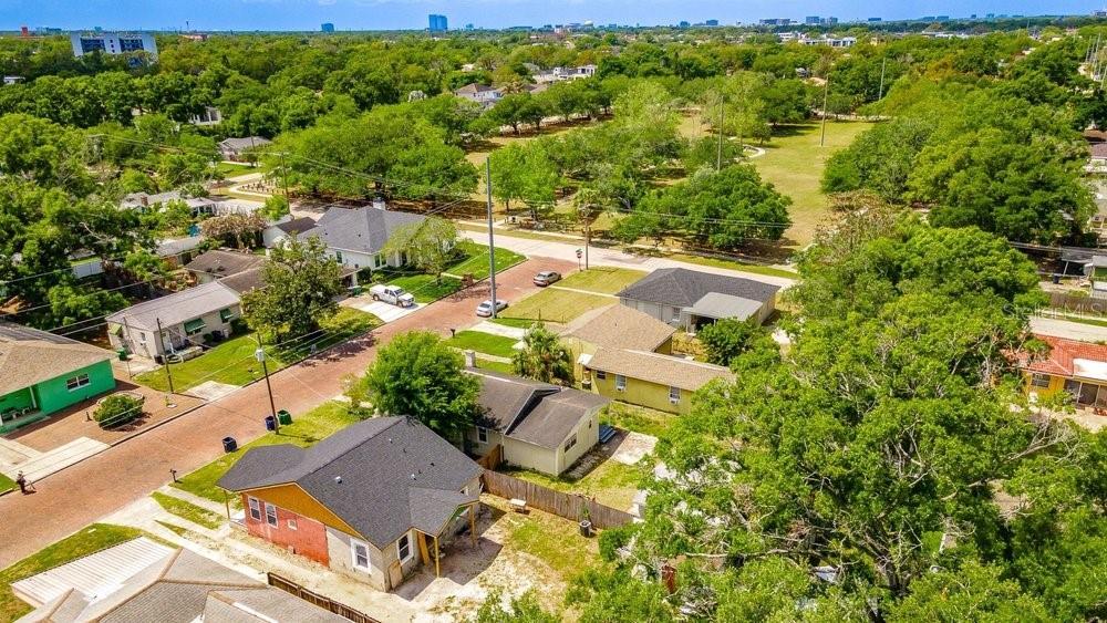 4QE | SUBURB ROYAL - Residential