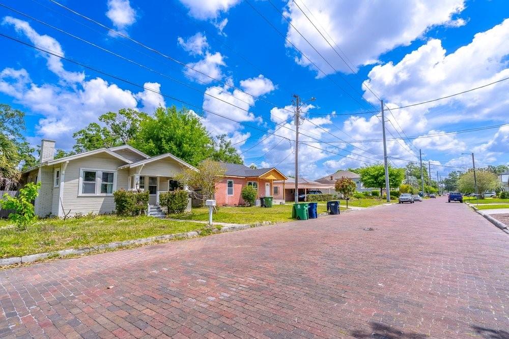 4QE | SUBURB ROYAL - Residential