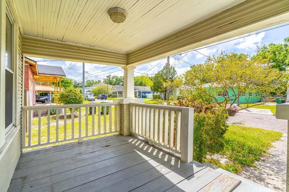 4QE | SUBURB ROYAL - Residential