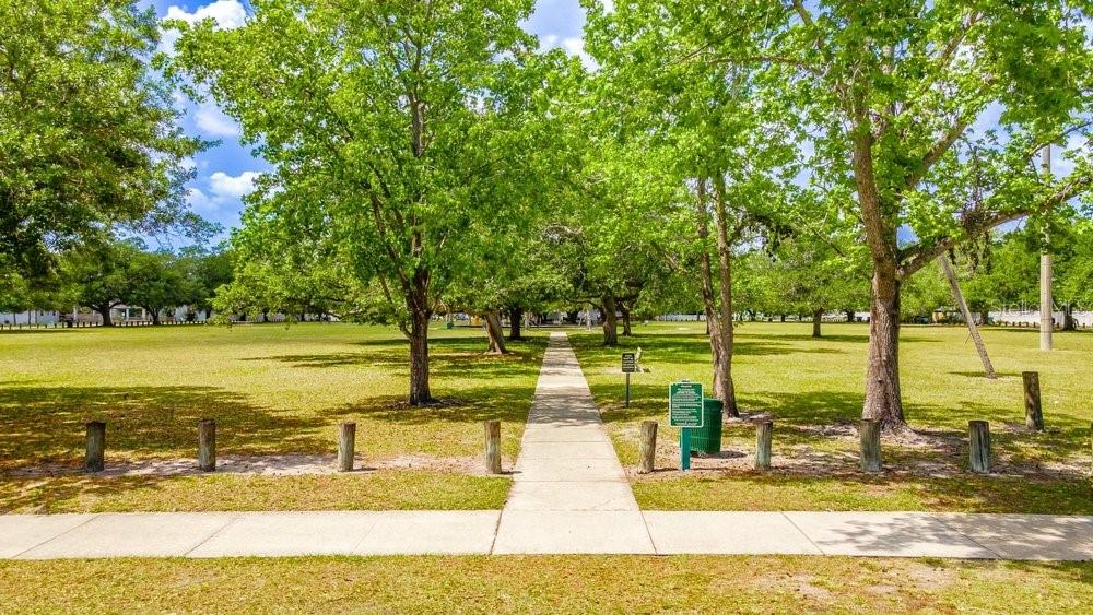 4QE | SUBURB ROYAL - Residential