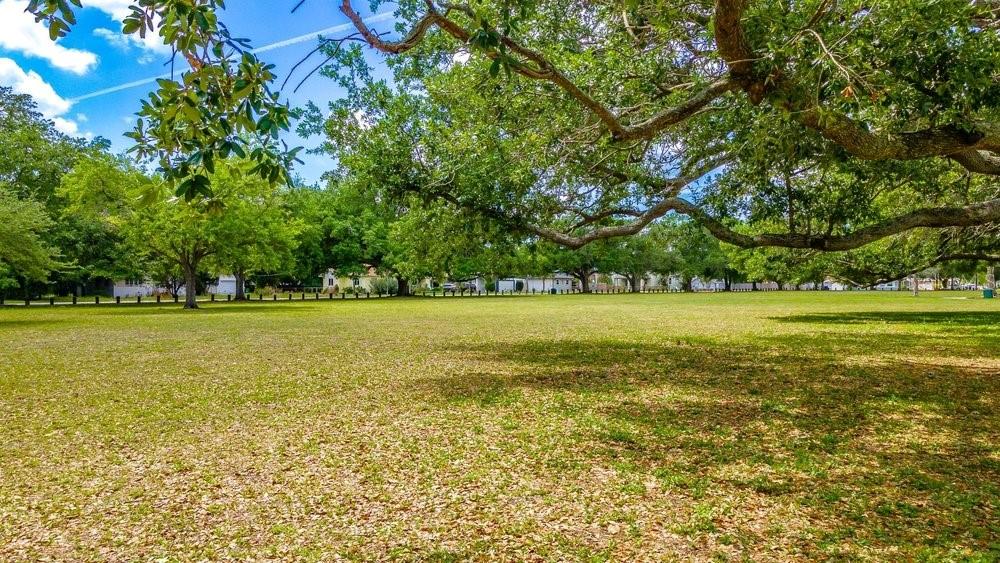 4QE | SUBURB ROYAL - Residential