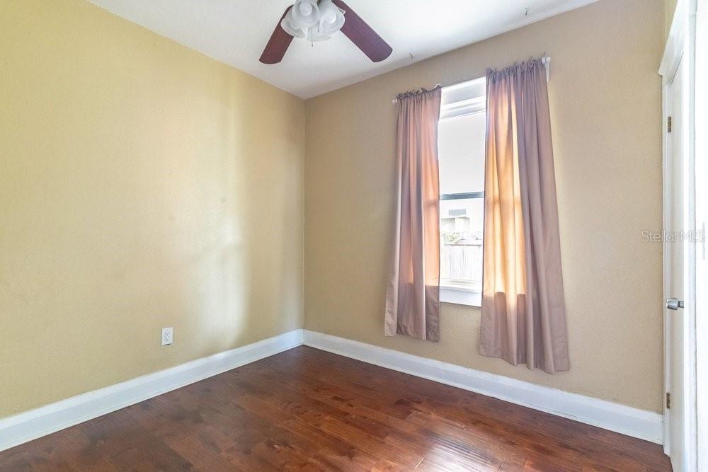 4QE | SUBURB ROYAL - Residential