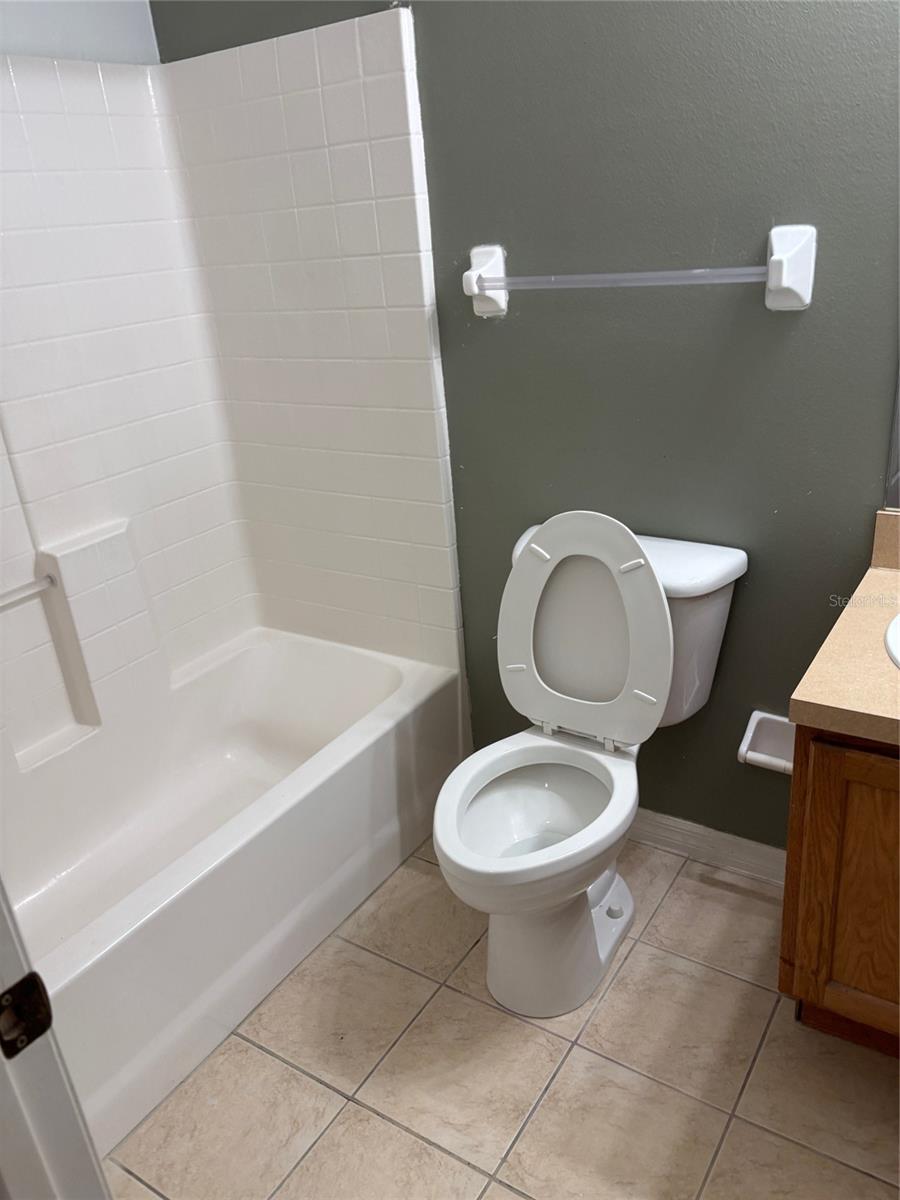 LAGO DE ORO PH 01 - Residential Lease