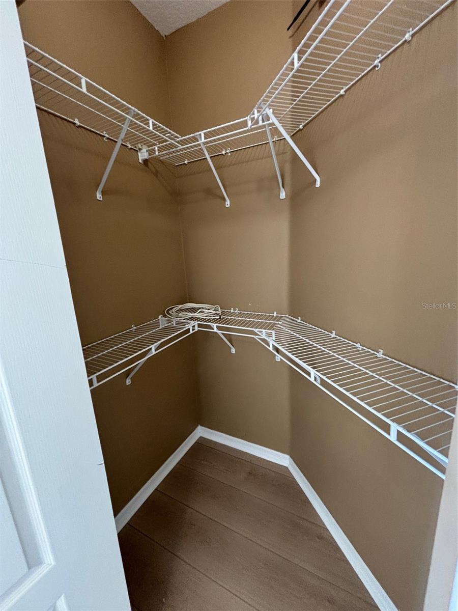 LAGO DE ORO PH 01 - Residential Lease