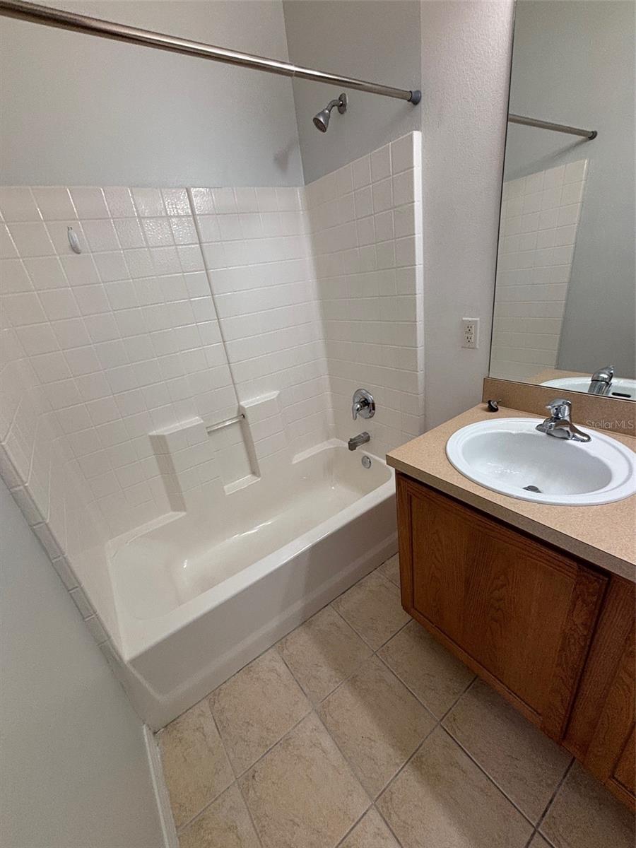 LAGO DE ORO PH 01 - Residential Lease