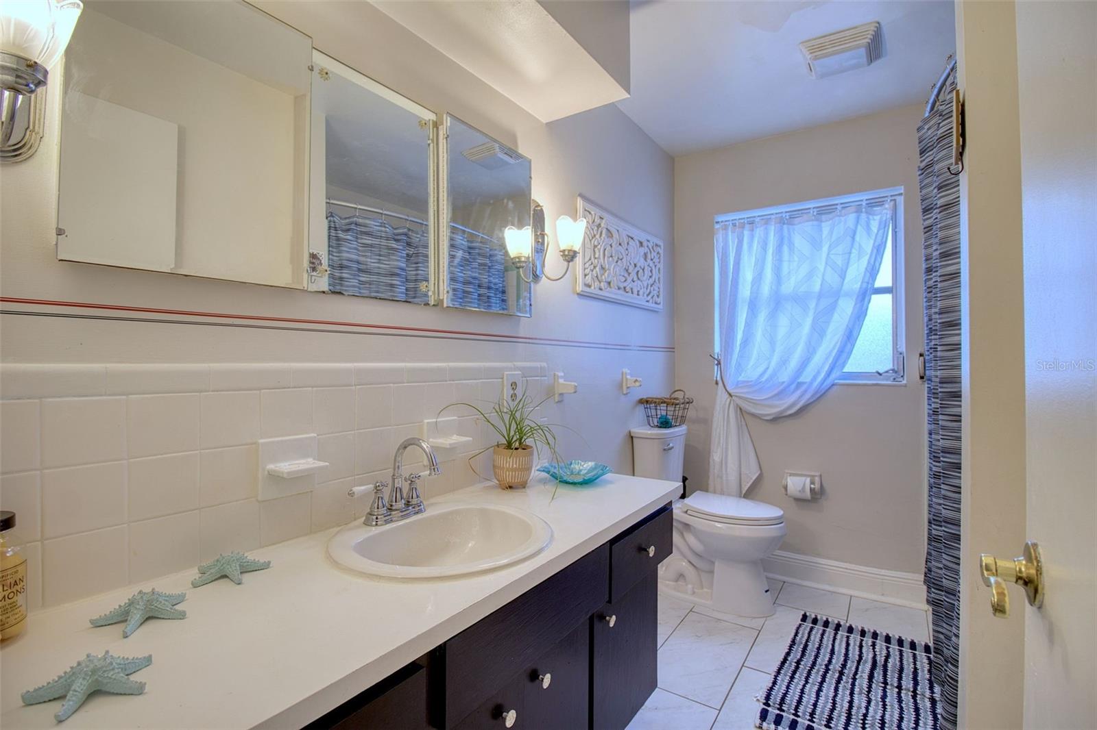 LAKESIDE TERRACE 1ST ADD - Residential