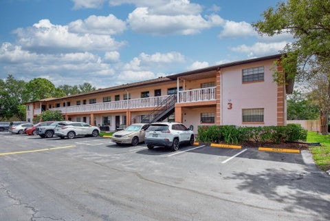Property photo of 13250 Ridge Road 3b3, Largo, FL 33778