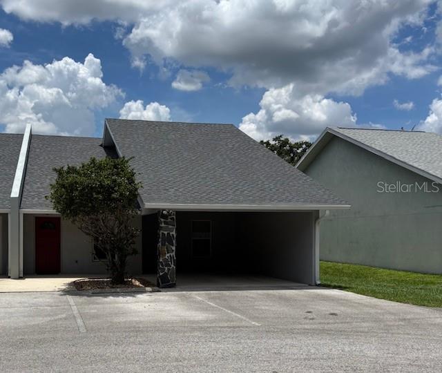 Single Family Attached Home in a complex of 8 units. Updates made in 2025 are: new roof,
new flooring, new interior paint, new refrigerator, new stove, new dishwasher, and new in sink disposal. Located in Central Bartow residential district. Easy location to access shopping, restaurants, and medical facilities. Low HOA fee of $88. per. Mo. Peaceful well kept quiet Community.