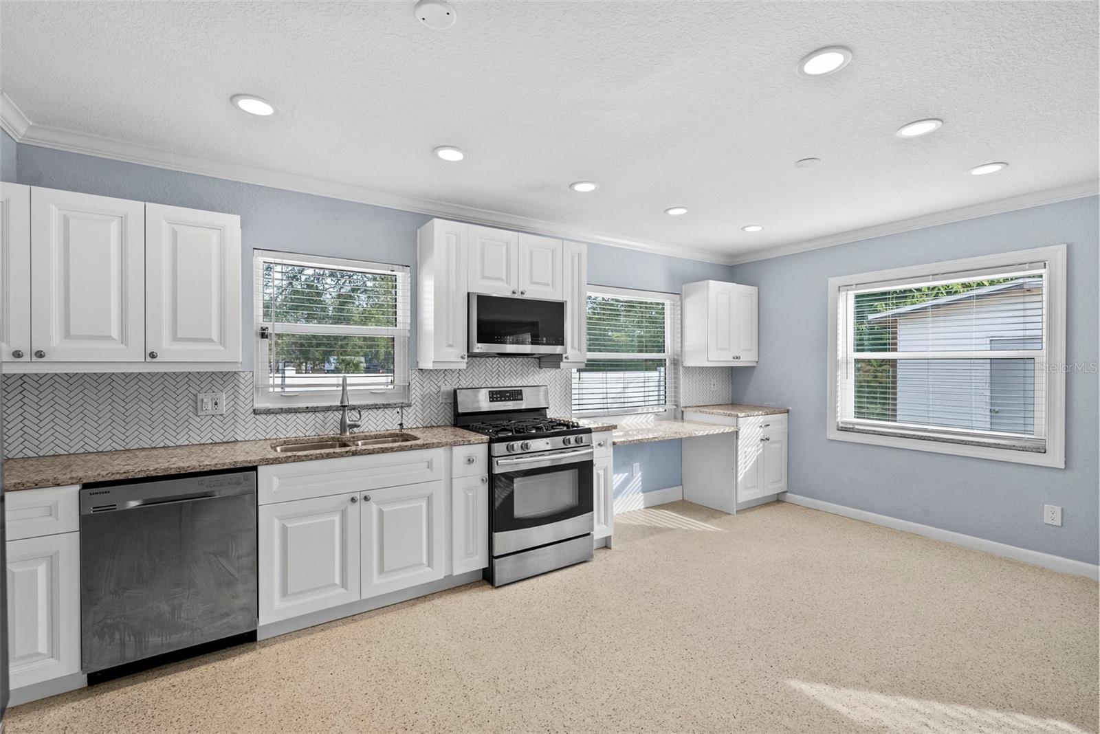 TOUSSIE TERRACE 1ST ADD - Residential Lease