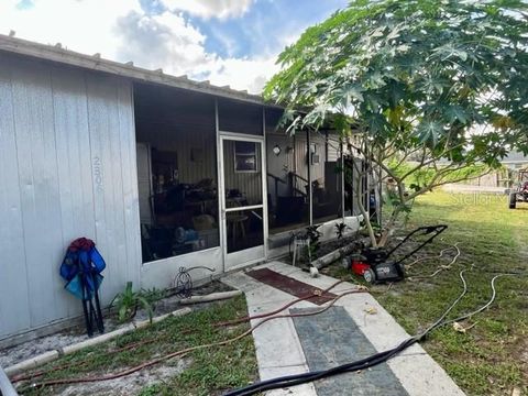 A home in LAKELAND