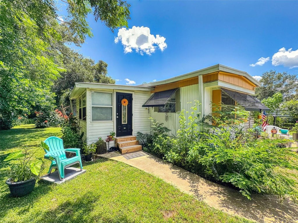 Photo of 221 Evergreen Terrace, Deland, FL 32724 (MLS # V4950877)