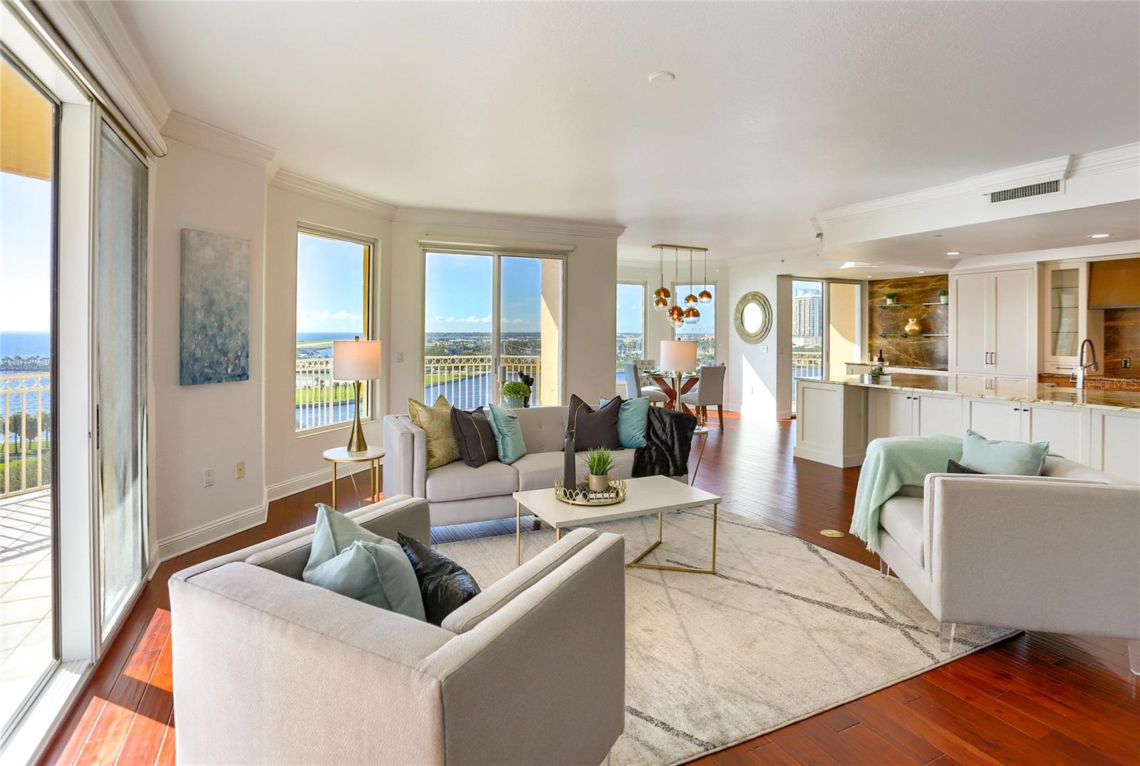 555 5TH AVENUE NE 1022