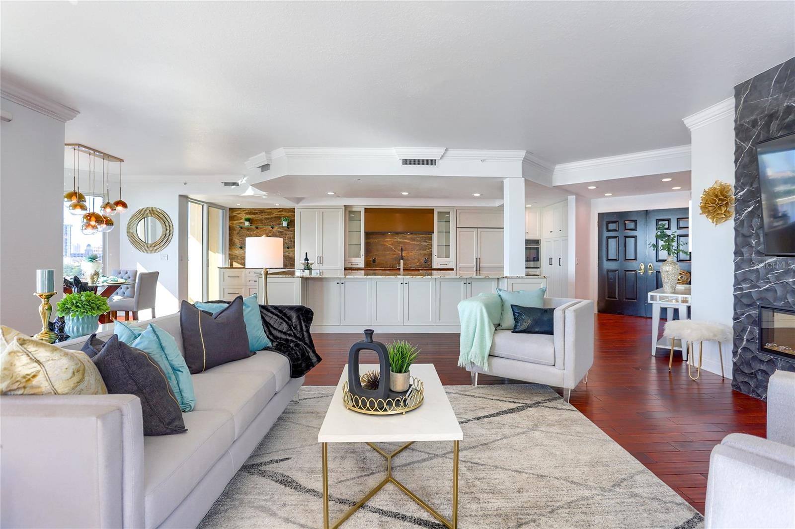555 5TH AVENUE NE 1022