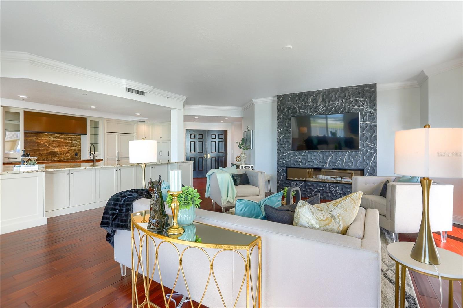 555 5TH AVENUE NE 1022