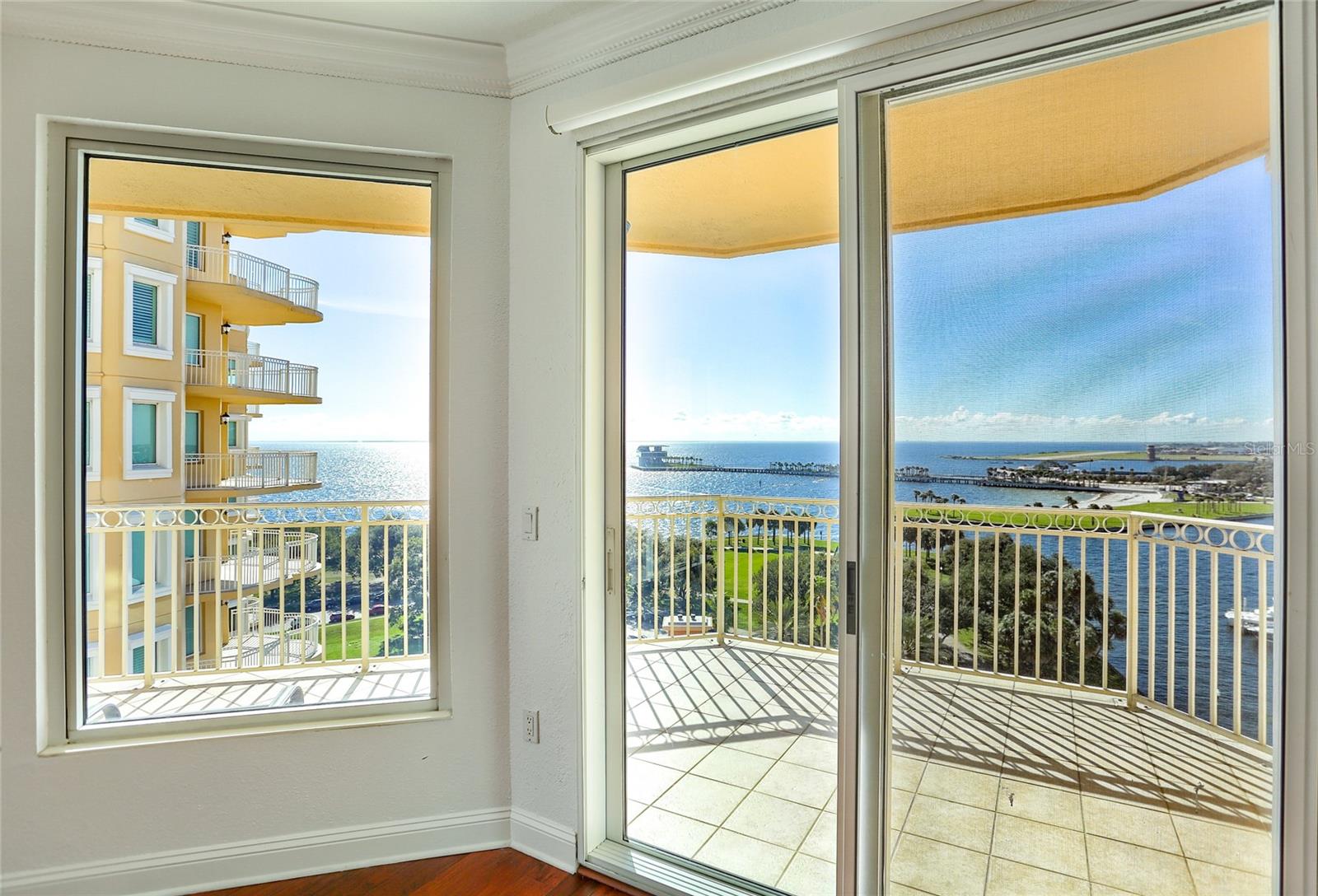 555 5TH AVENUE NE 1022