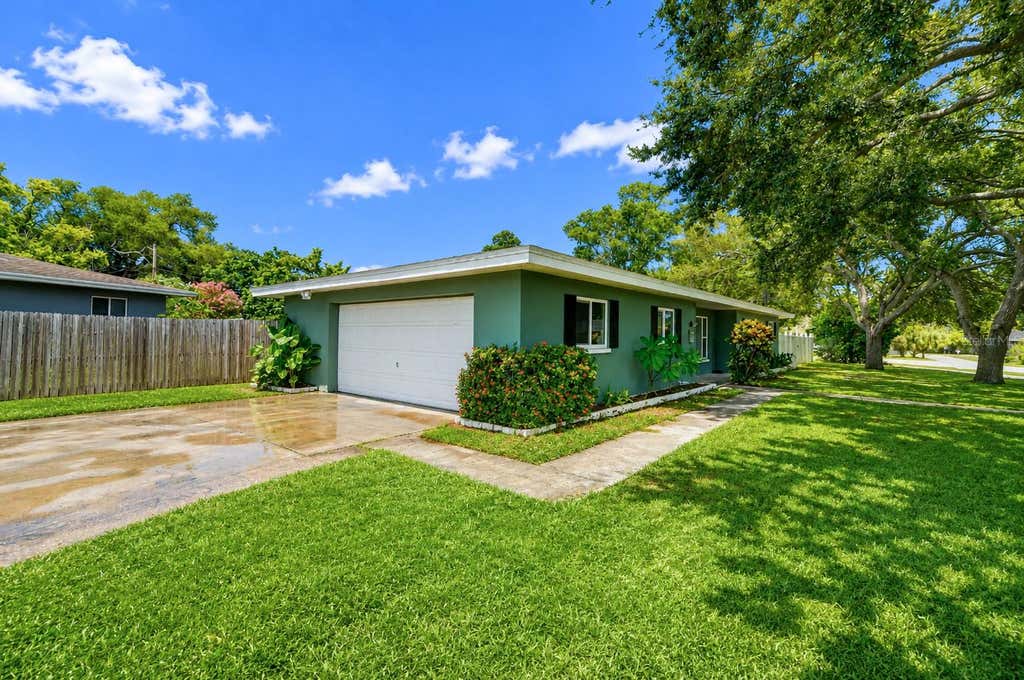 Photo of 1800 Druid Road E, Clearwater, FL 33764 (MLS # TB8537092)