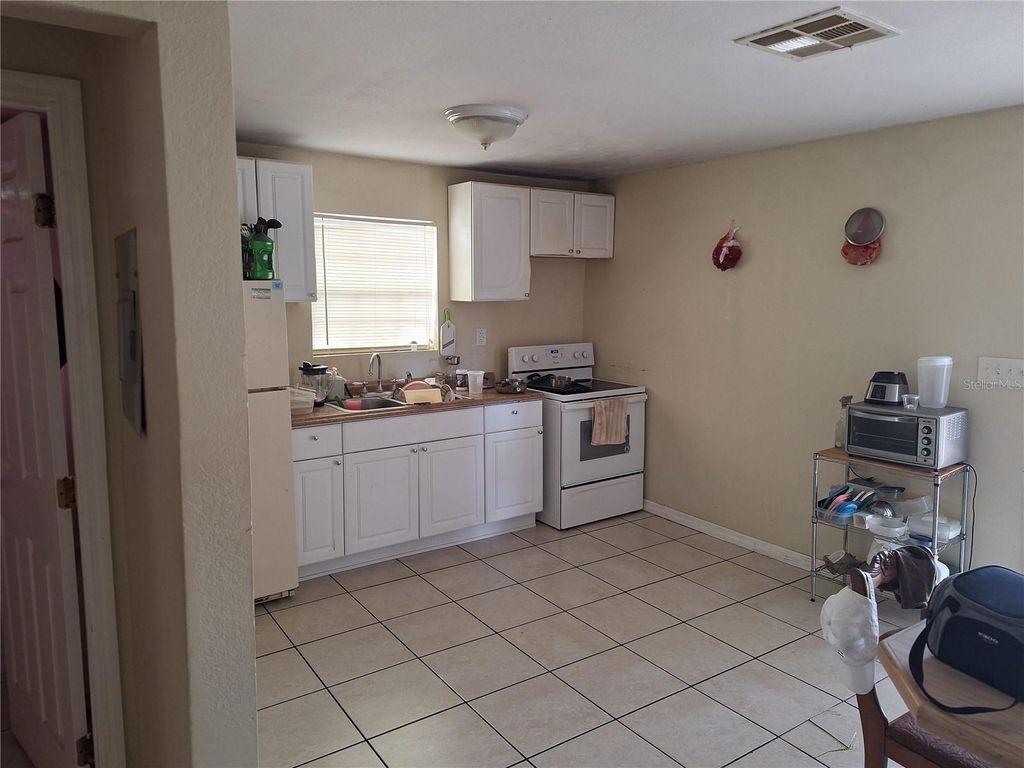 Photo of 2306 Edgewater Avenue, Leesburg, FL 34748 (MLS # G5107988)