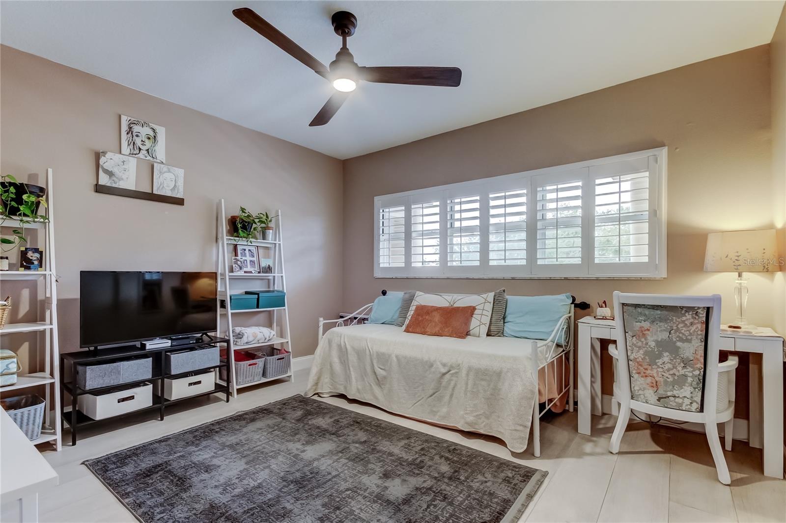 ON TOP OF THE WORLD - Residential