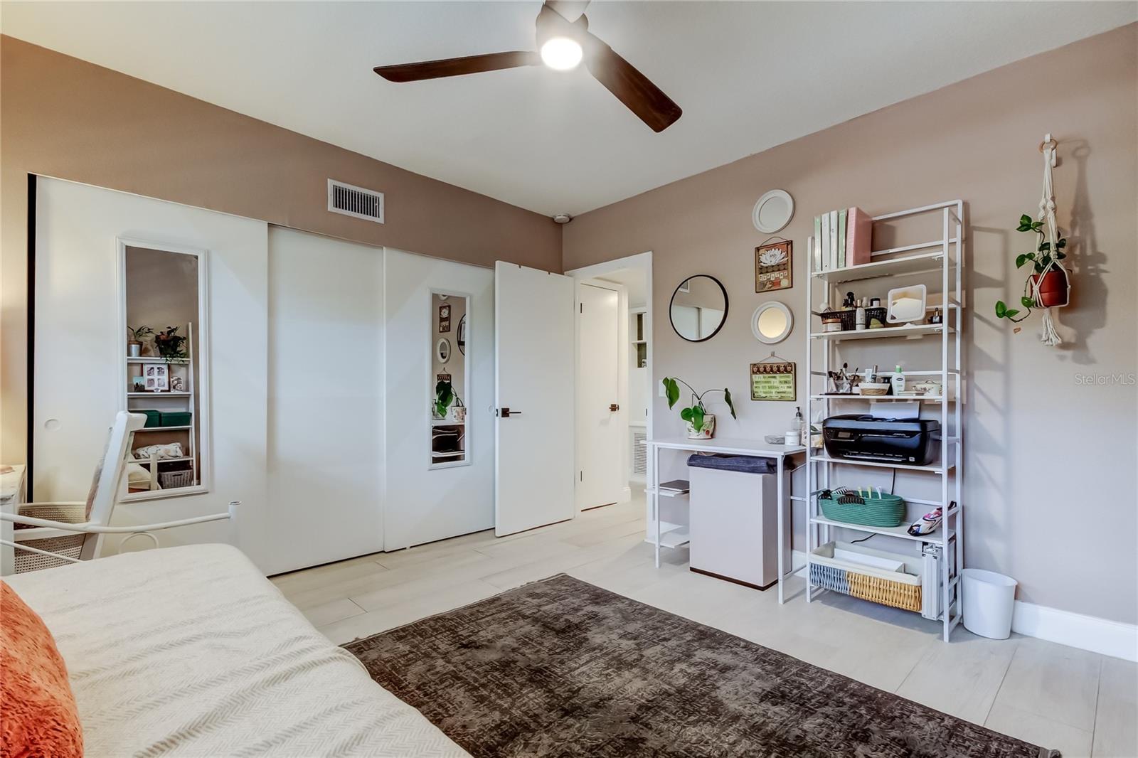 ON TOP OF THE WORLD - Residential