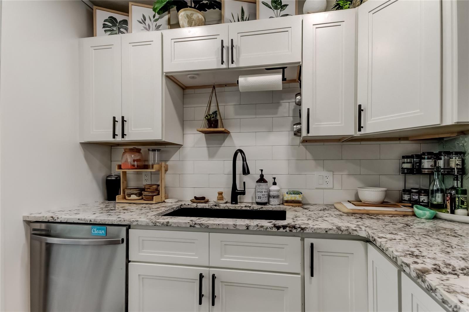 ON TOP OF THE WORLD - Residential