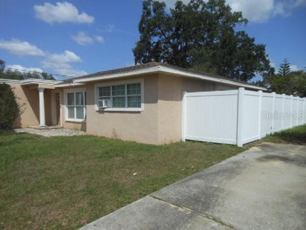 Photo of 2925 W Paris Street, Tampa, FL 33614 (MLS # TB8484168)