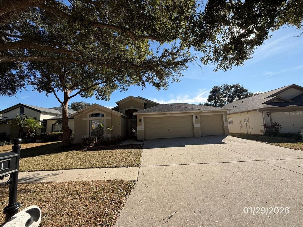 Photo of 2611 Vinedale Avenue, Valrico, FL 33596 (MLS # TB8472142)