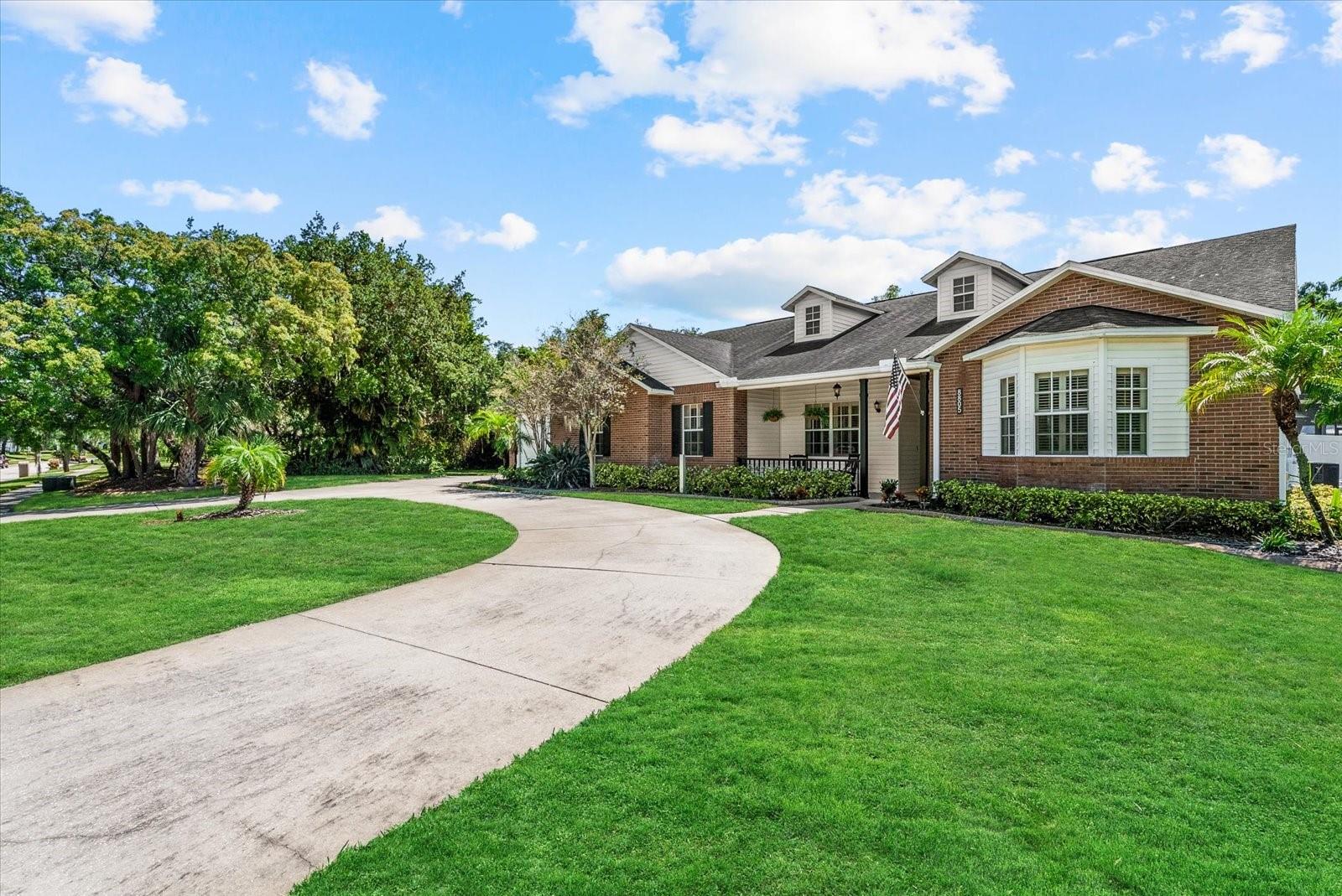 8805 CROSSWOOD COURT