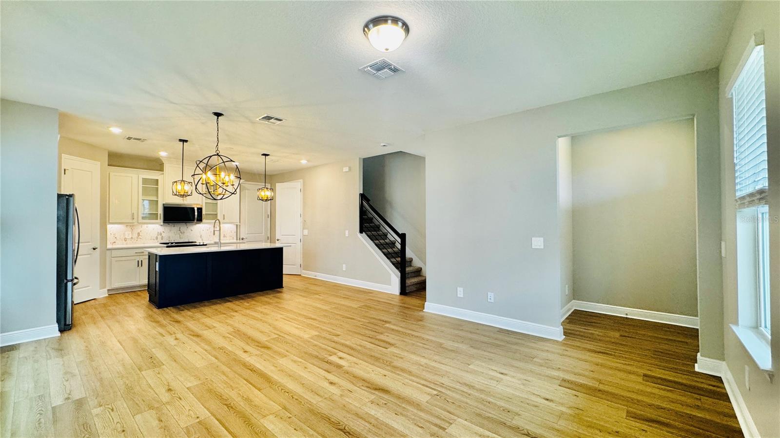 SILVER SPRINGS BUNGALOWS - Residential Lease