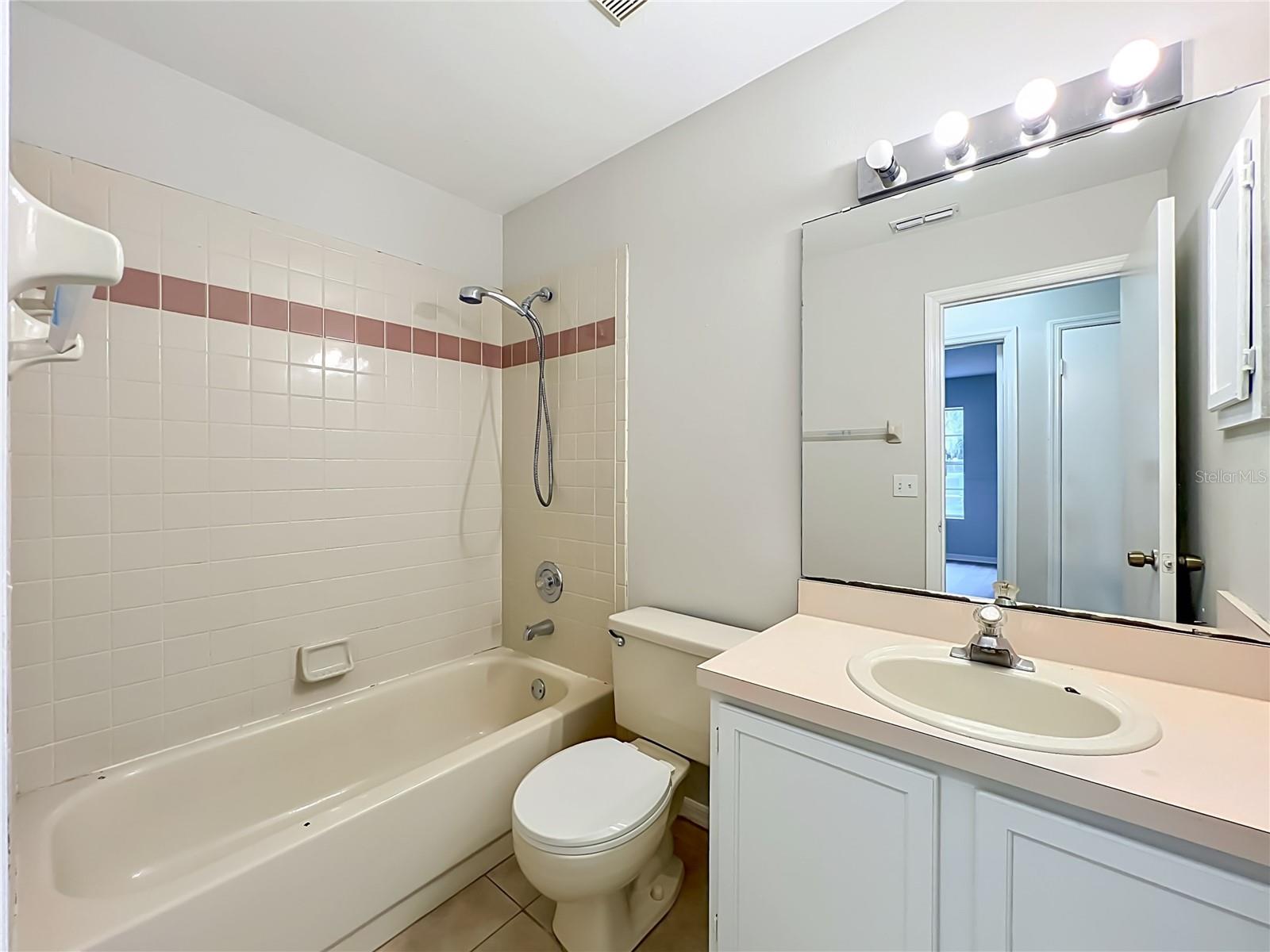 MIDDLETON OAKS - Residential