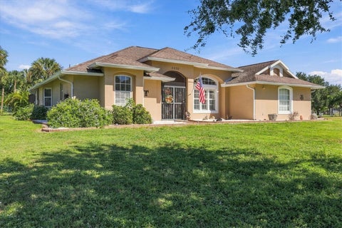 Photo of 2805 Norwood Lane, Venice, FL 34292 (MLS # A4710090)