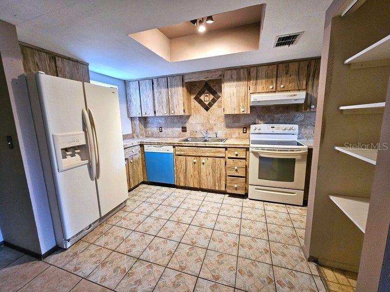 RIVER VILLAS CONDO PH 02 - Residential