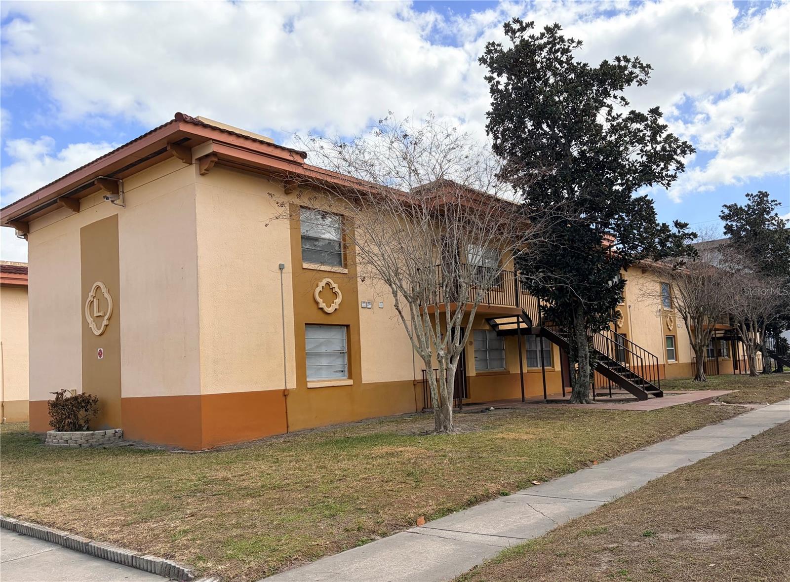 PLAZA DE LAS FUENTES CONDO - Residential