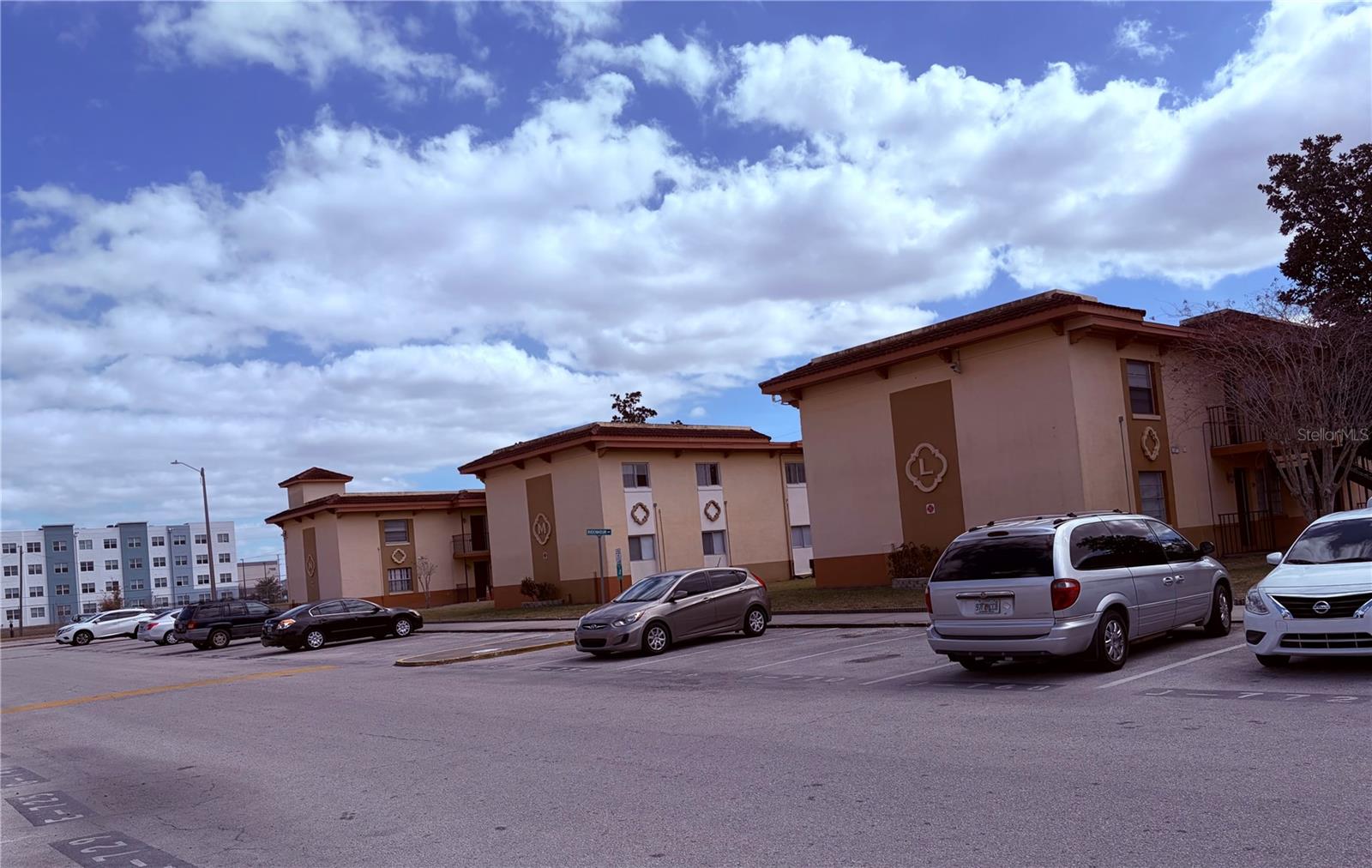 PLAZA DE LAS FUENTES CONDO - Residential