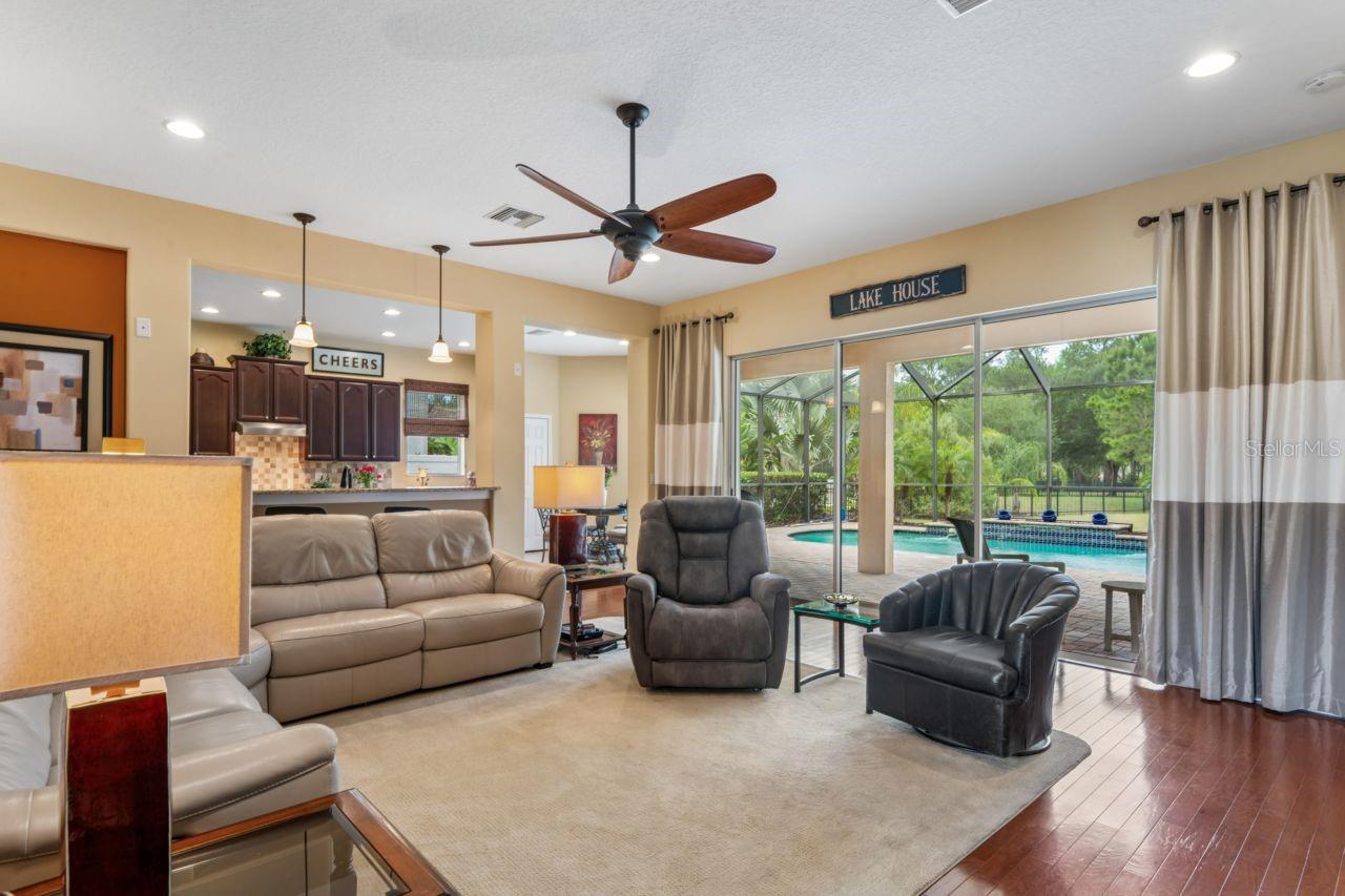 WATERS EDGE 04 - Residential