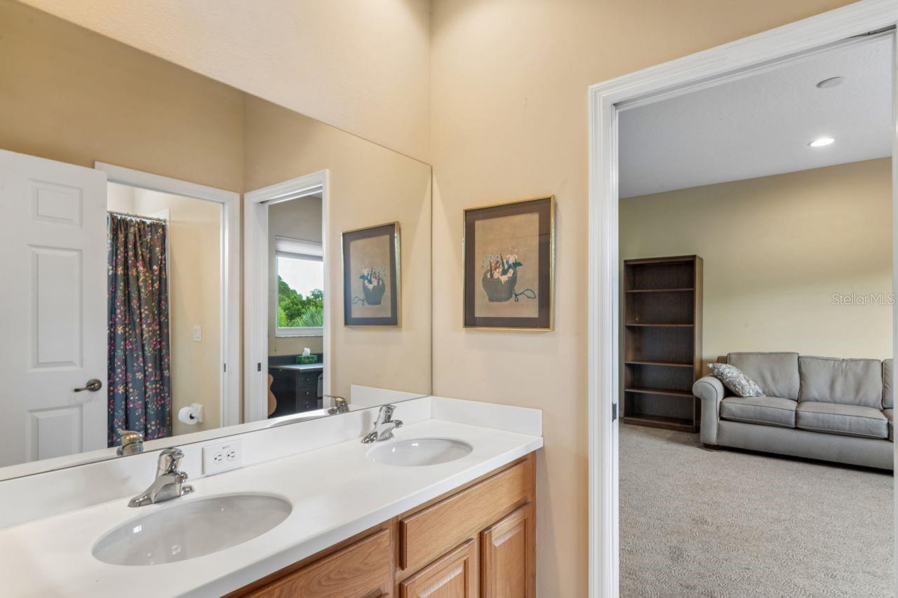 WATERS EDGE 04 - Residential