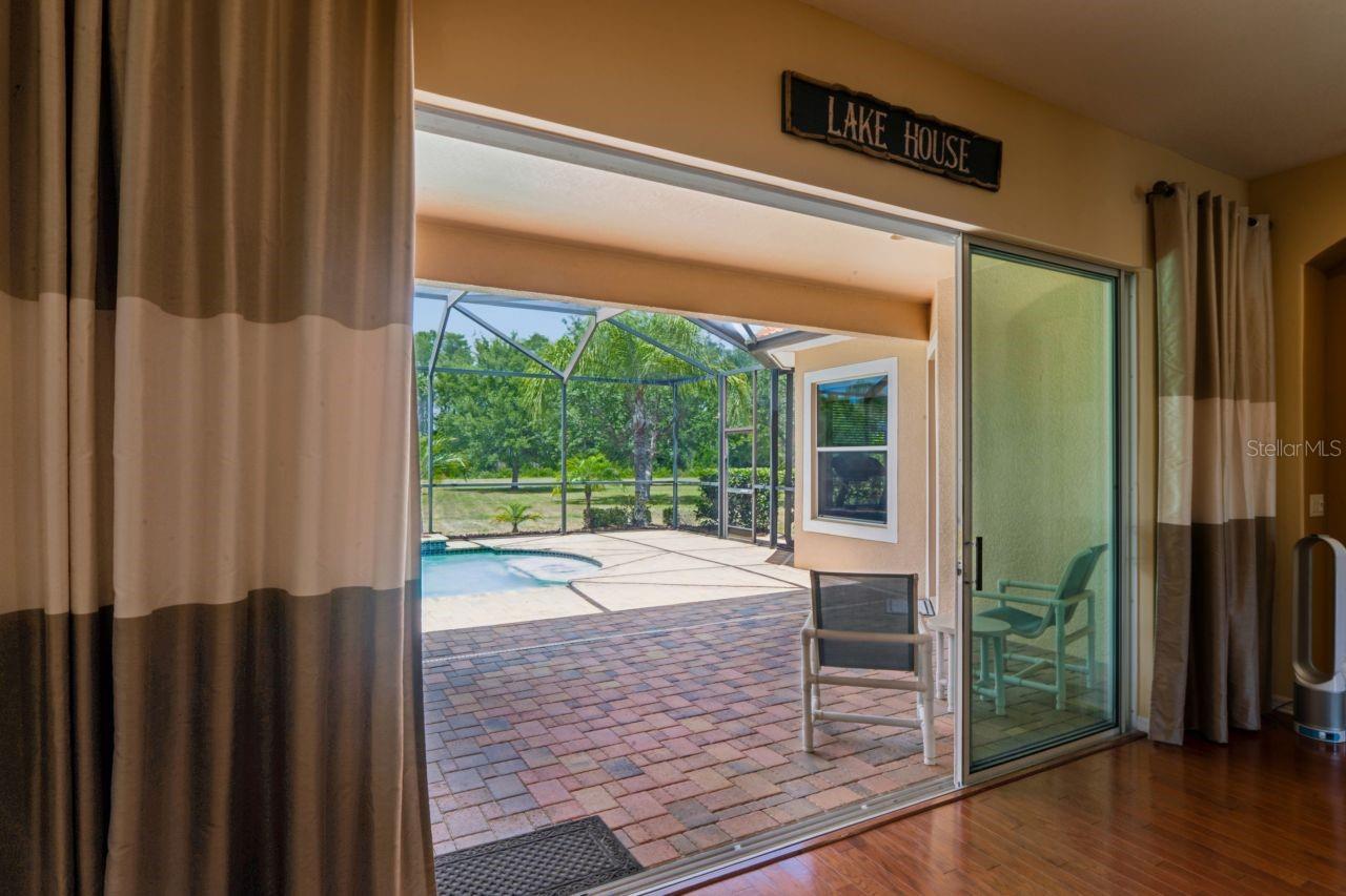 WATERS EDGE 04 - Residential