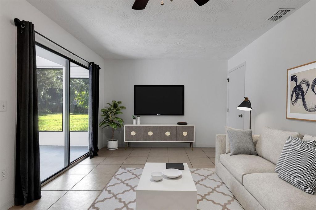Photo of 633 Willow Run, Lakeland, FL 33813 (MLS # L4956446)