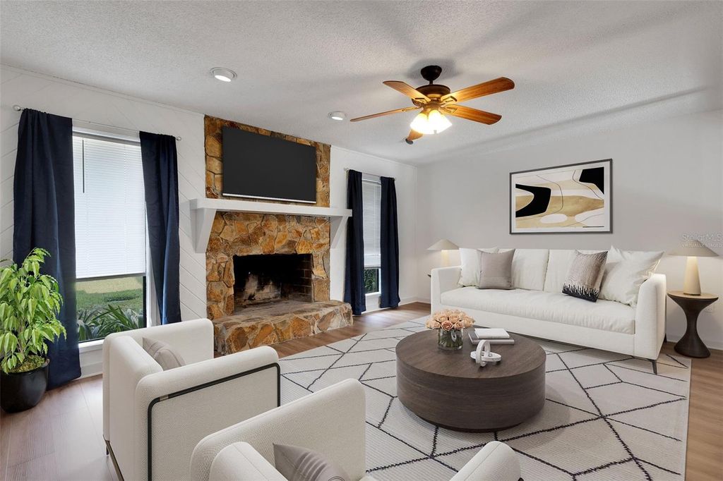 Photo of 633 Willow Run, Lakeland, FL 33813 (MLS # L4956446)