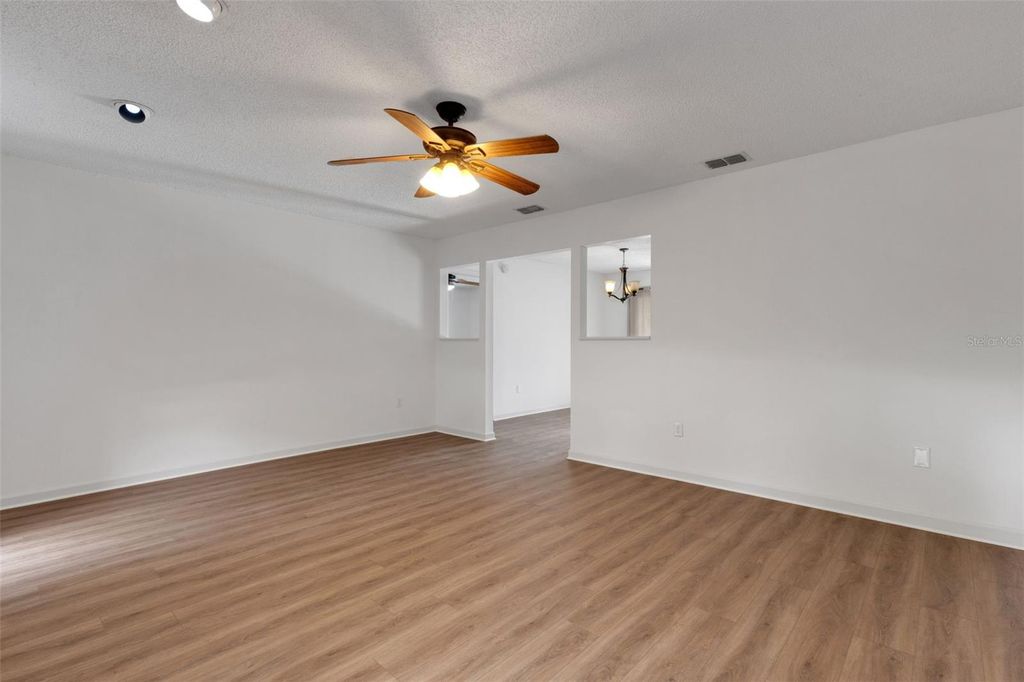 Photo of 633 Willow Run, Lakeland, FL 33813 (MLS # L4956446)