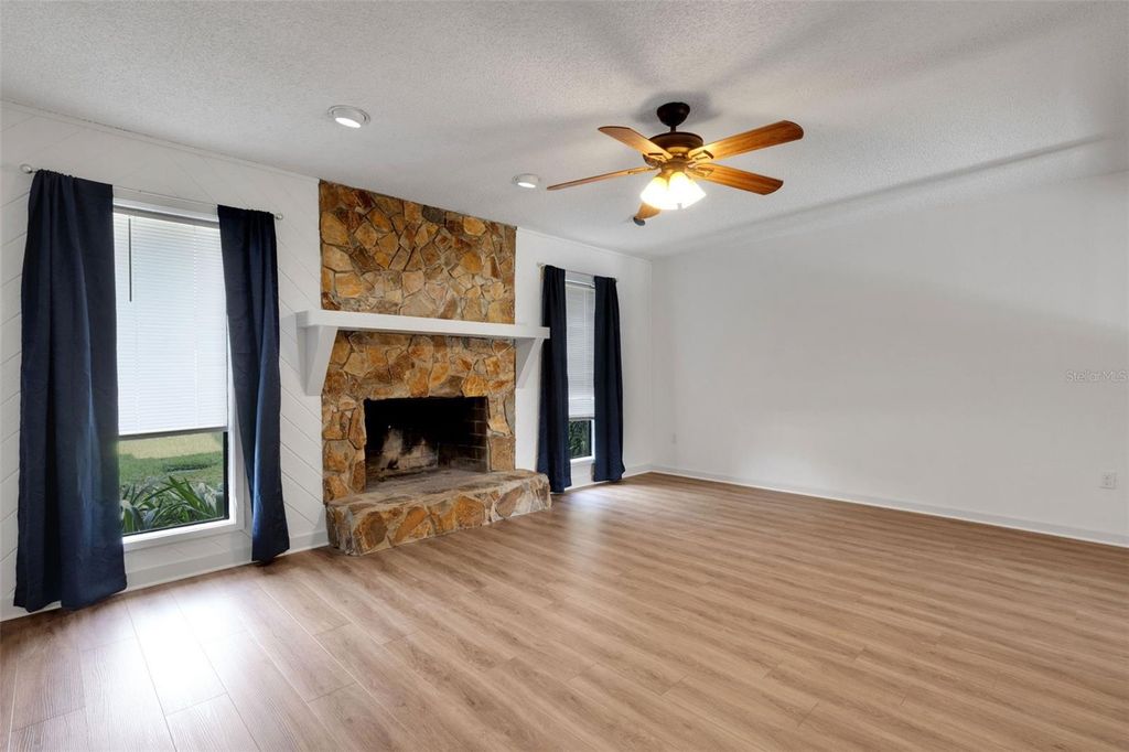 Photo of 633 Willow Run, Lakeland, FL 33813 (MLS # L4956446)